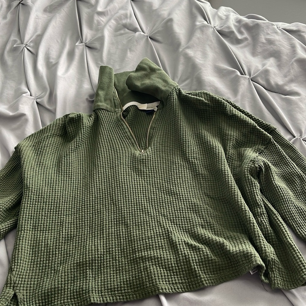 Universal Threads Quarter Zip long sleeve shirt
